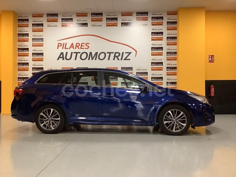 Usado Toyota Avensis Advance 147 CV (108 kW) 2016 Azul Familiar