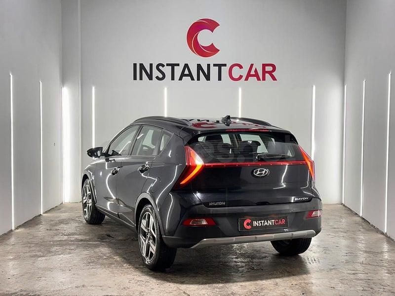 Usado Hyundai Bayon 100 CV (73 kW) 2022 Negro SUV