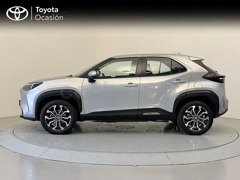 Usado Toyota Yaris Cross Active 116 CV (85 kW) 2022 Gris / plata SUV