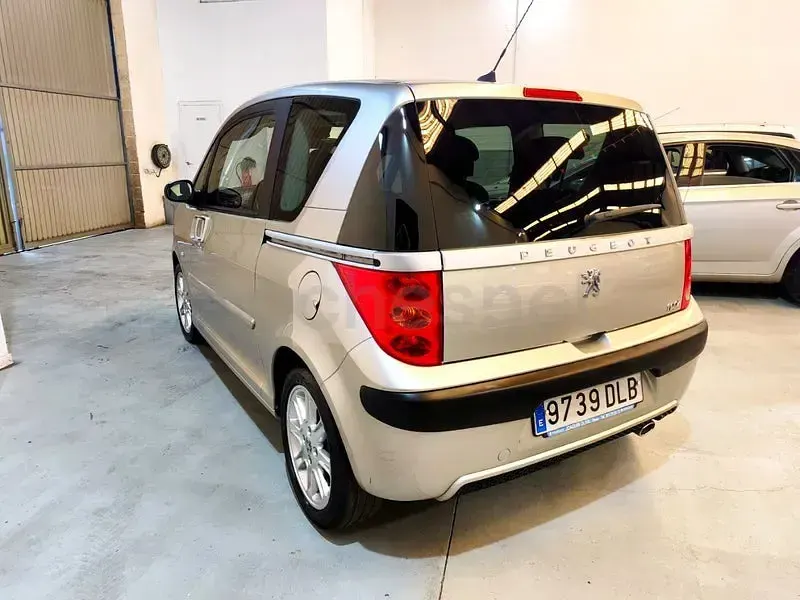 Usado Peugeot 1007 110 CV (80 kW) 2005 Beige Monovolumen