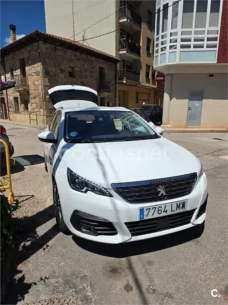 Usado Peugeot 308 Allure 130 CV (95 kW) 2021 Blanco Berlina