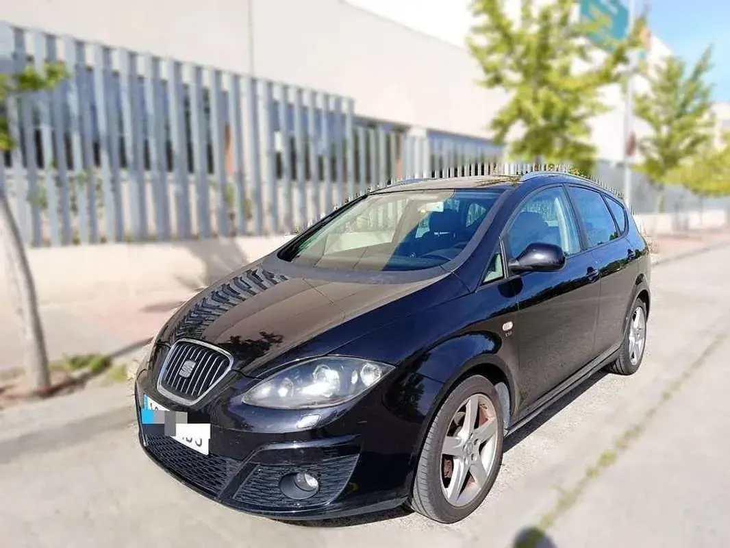 Usado Seat Altea Style 125 CV (91 kW) 2011 Negro Monovolumen