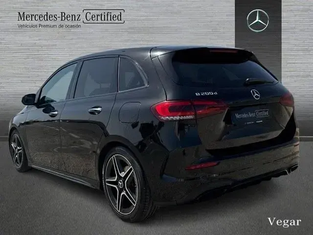 Usado Mercedes B200 150 CV (110 kW) 2022 Negro noche Utilitario