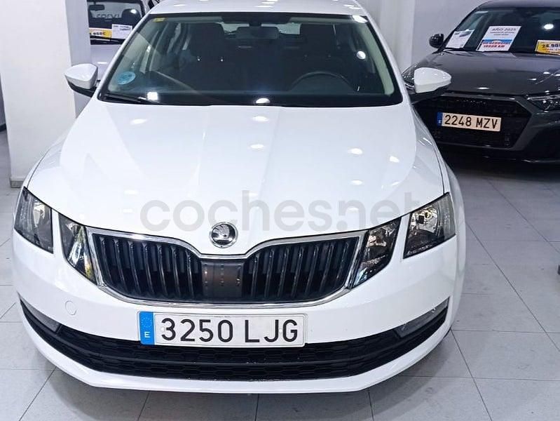 Usado Skoda Octavia Ambition 110 CV (80 kW) 2020 Blanco Berlina