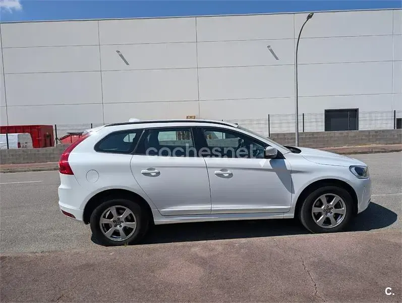 Usado Volvo XC60 R-Design Momentum 136 CV (100 kW) 2013 Blanco SUV
