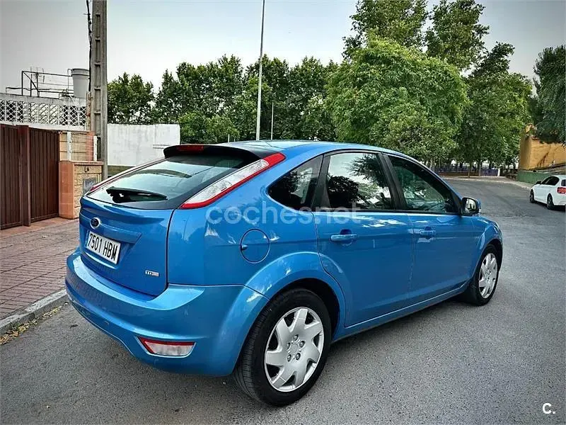 Usado Ford Focus Trend 109 CV (80 kW) 2011 Azul Berlina