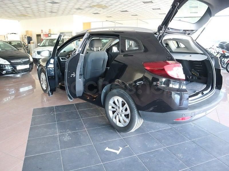 Usado Renault Mégane GrandTour Life 115 CV (84 kW) 2013 Negro Familiar