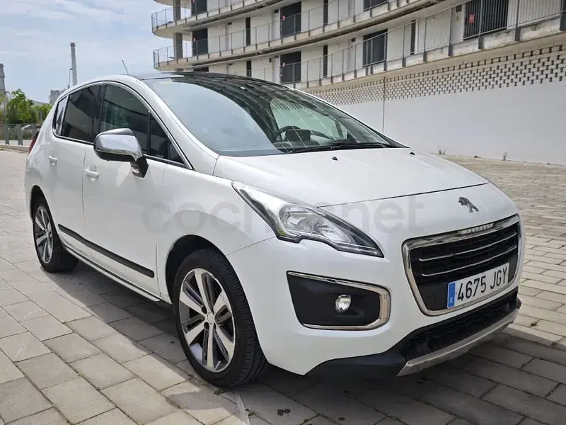 Usado Peugeot 3008 Allure 120 CV (88 kW) 2015 Blanco Familiar