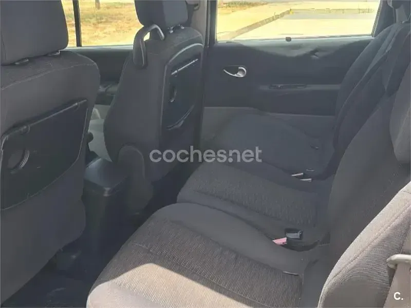 Usado Renault Grand Scénic II Business 105 CV (77 kW) 2007 Blanco Monovolumen
