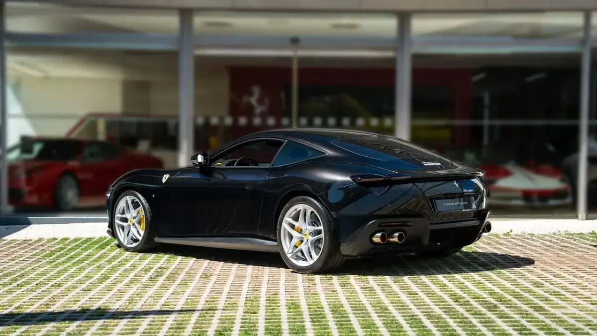 Usado Ferrari Roma 620 CV (456 kW) 2022 Negro metalizado Coupe