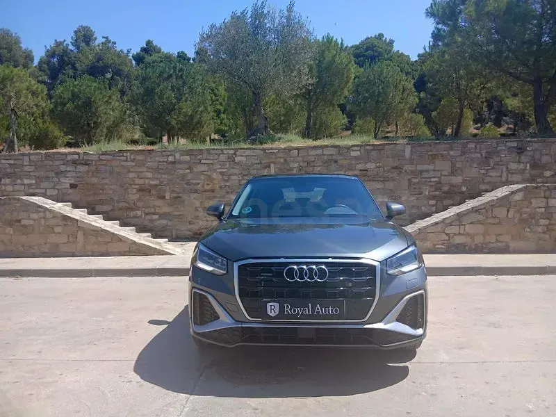 Usado Audi Q2 S-Line 150 CV (110 kW) 2022 Gris / plata SUV