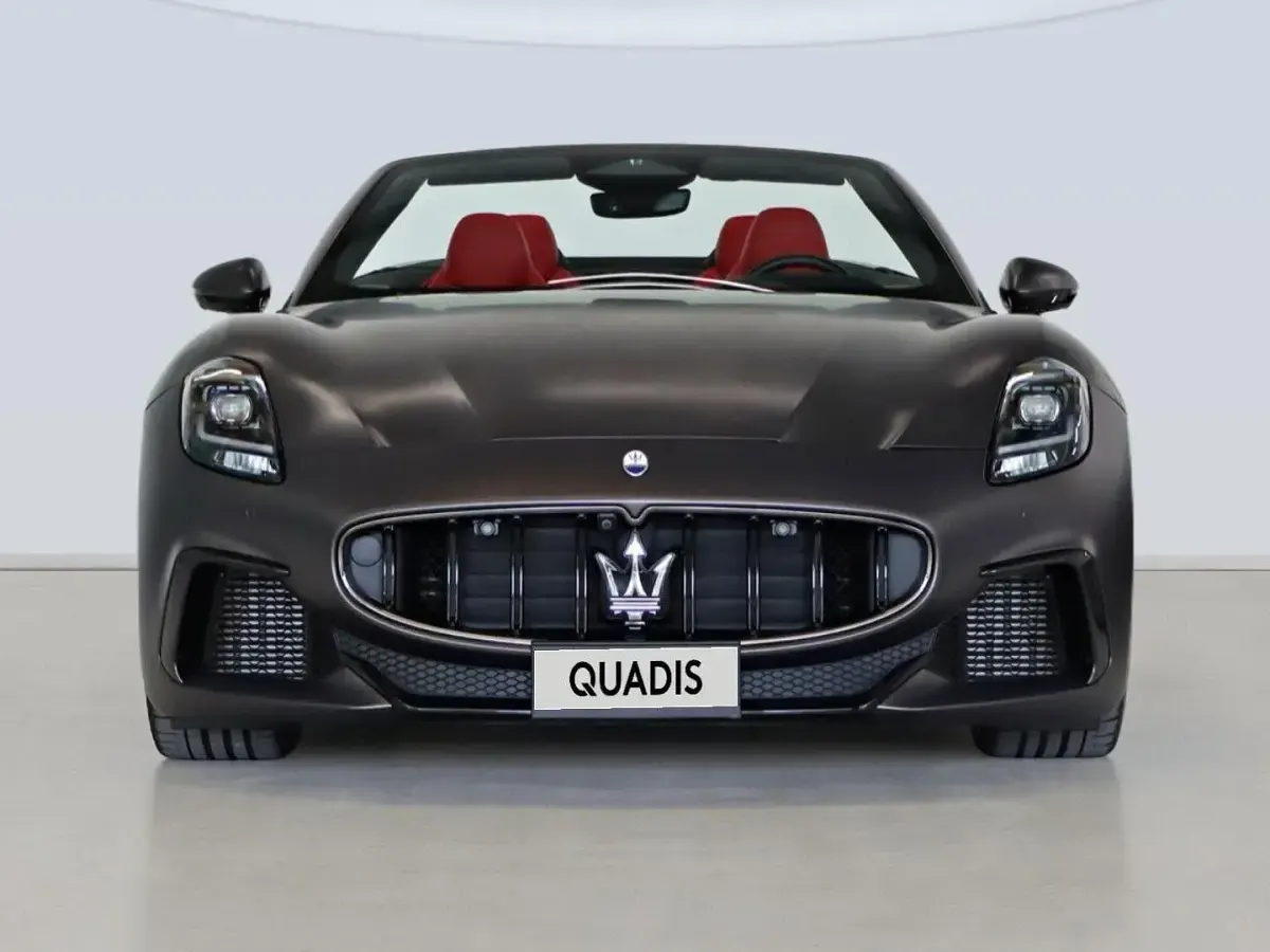 Usado Maserati GranCabrio 551 CV (405 kW) 2025 Gris Descapotable