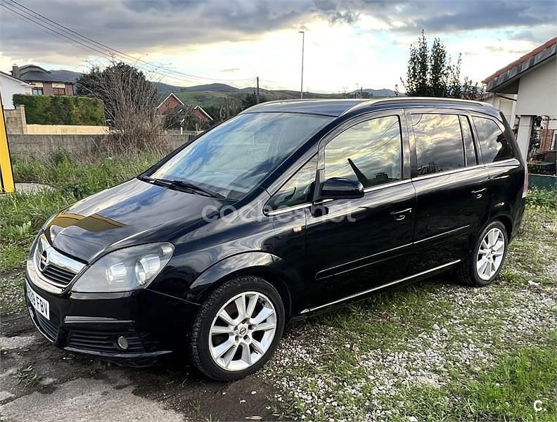 Usado Opel Zafira Cosmo 150 CV (110 kW) 2006 Negro Monovolumen