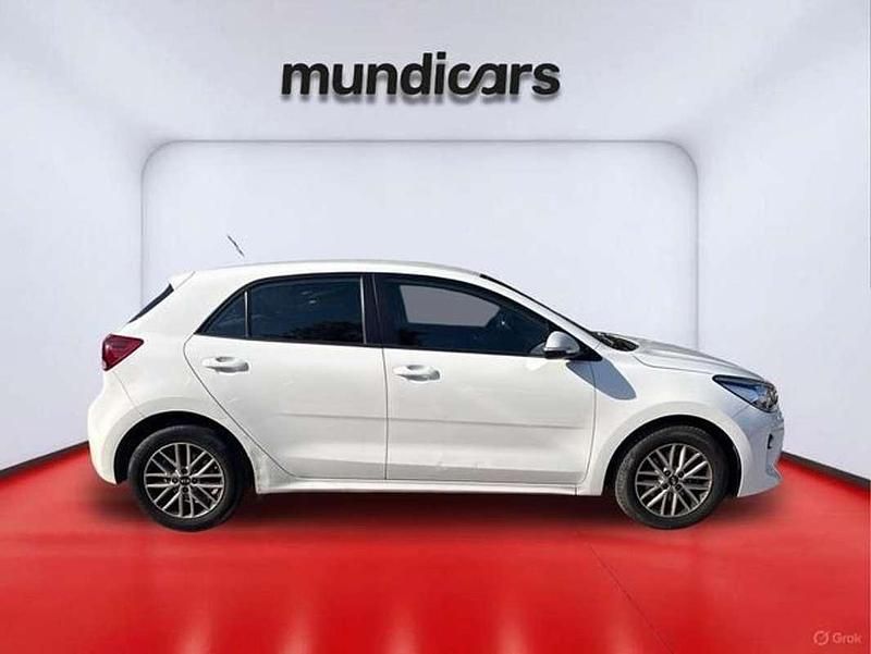 Usado Kia Rio 101 HP (74 kW) 2018 Branco Sedan