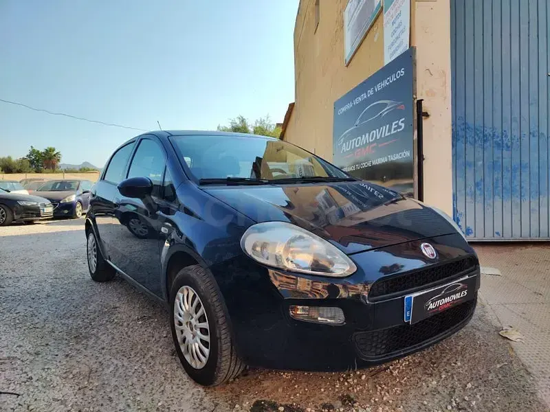Usado Fiat Punto Pop 77 CV (56 kW) 2017 Negro Utilitario