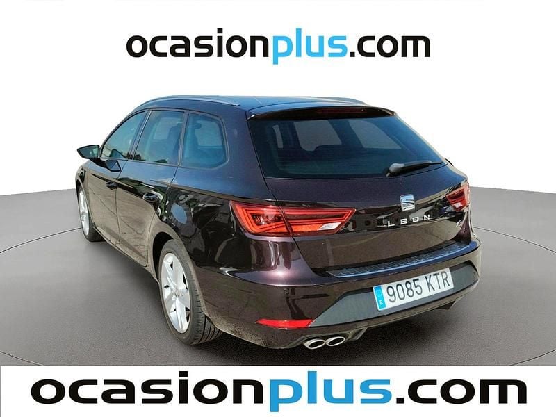 Usado Seat Leon FR 150 CV (110 kW) 2019 Violeta Monovolumen