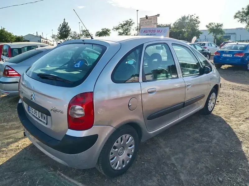 Usado Citroën Xsara Picasso 110 CV (80 kW) 2006 Gris / plata Monovolumen