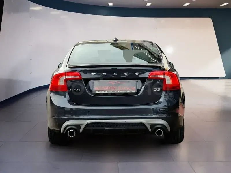 Usado Volvo S60 R-Design 136 CV (100 kW) 2013 Gris / plata Berlina