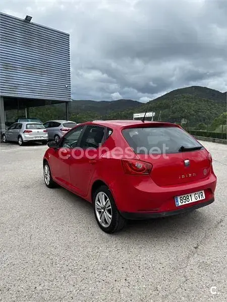 Usado Seat Ibiza 90 CV (66 kW) 2010 Rojo Berlina
