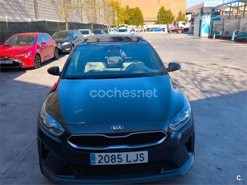 Negro Usado 2020 Kia Ceed GT GT-Line Berlina | 19.500 € (Un poco caro) - Imagen 1/4