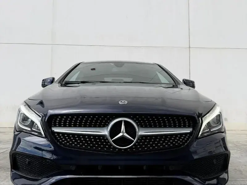 Usado Mercedes CLA200 136 CV (100 kW) 2018 Azul Berlina