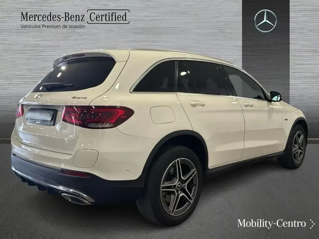 Usado Mercedes GLC300 AMG line 194 CV (142 kW) 2020 Blanco polar  pintura unicolor