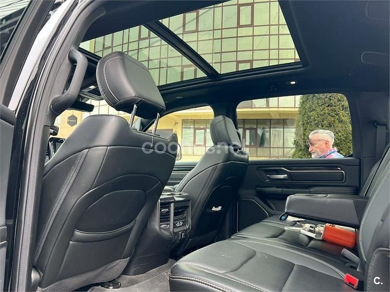 Usado RAM 1500 401 CV (294 kW) 2023 Negro Pickup/Camioneta