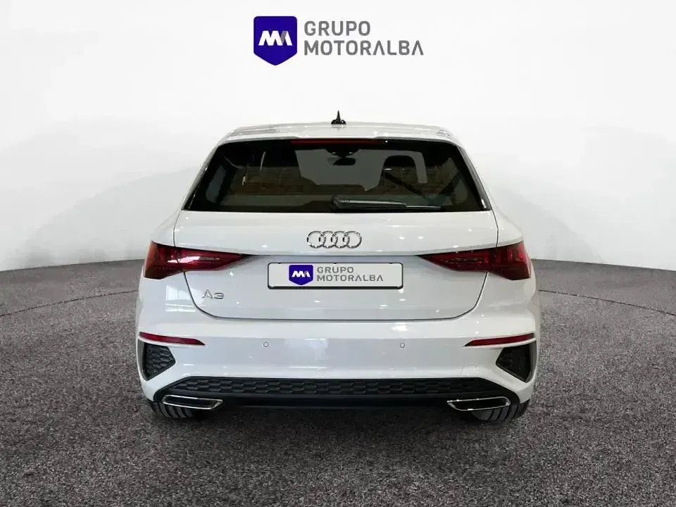 Usado Audi A3 150 CV (110 kW) 2023 Blanco Berlina