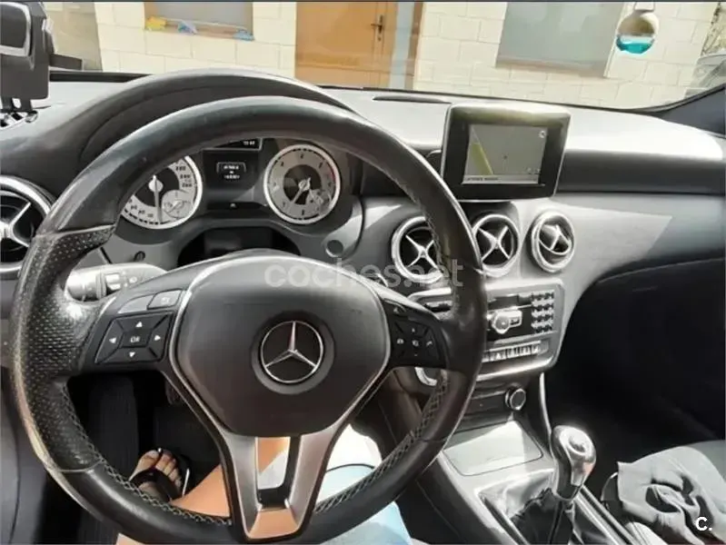 Usado Mercedes A200 Urban 136 CV (100 kW) 2015 Negro Berlina