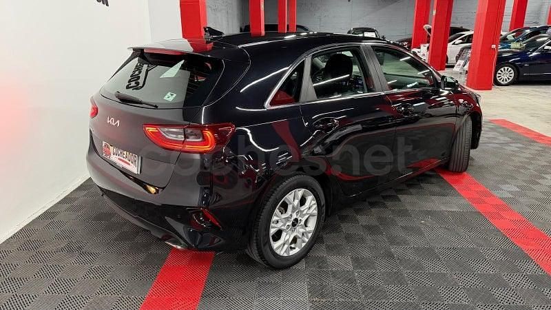 Używany Kia Ceed 100 KM (73 kW) 2022 Czarny Hatchback