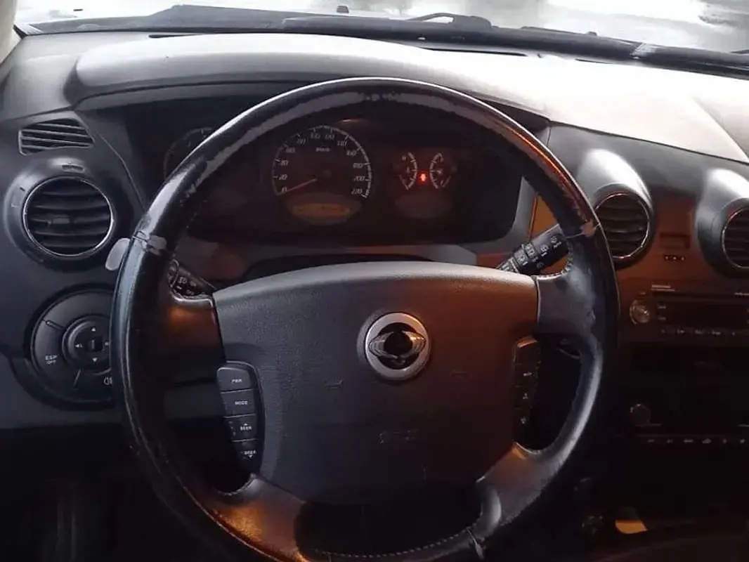 Usado SsangYong Actyon 141 CV (103 kW) 2007 Gris / plata SUV