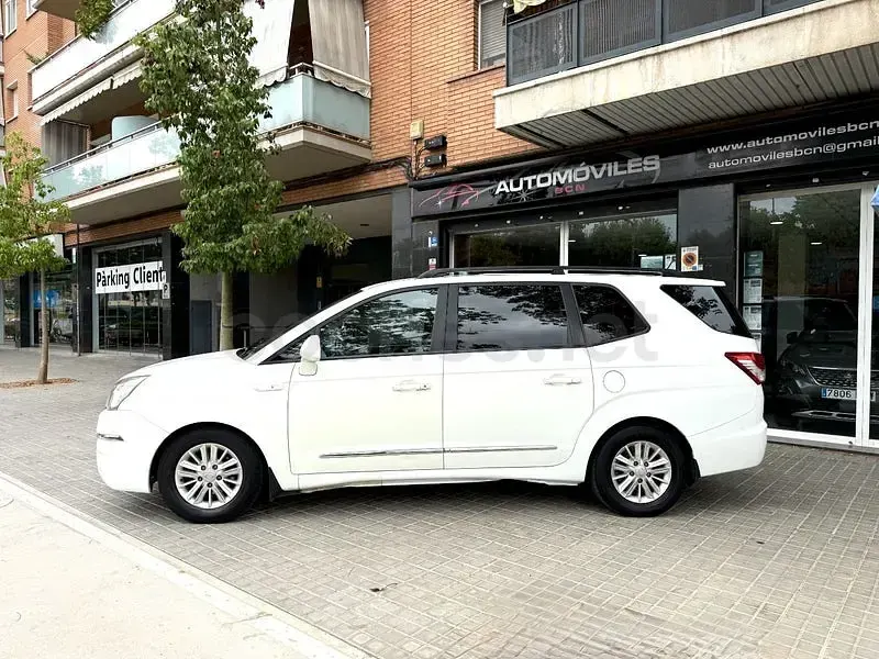 Usado SsangYong Rodius Limited 155 CV (114 kW) 2014 Blanco Monovolumen