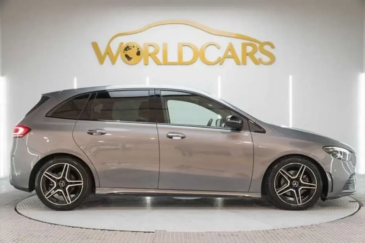 Usado Mercedes B200 150 CV (110 kW) 2021 Gris Monovolumen