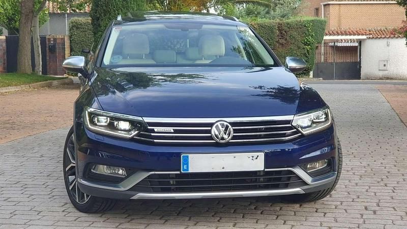 Azul Usado 2019 VW Passat Alltrack Familiar | 32.990 € (Un poco caro) - Imagen 1/4