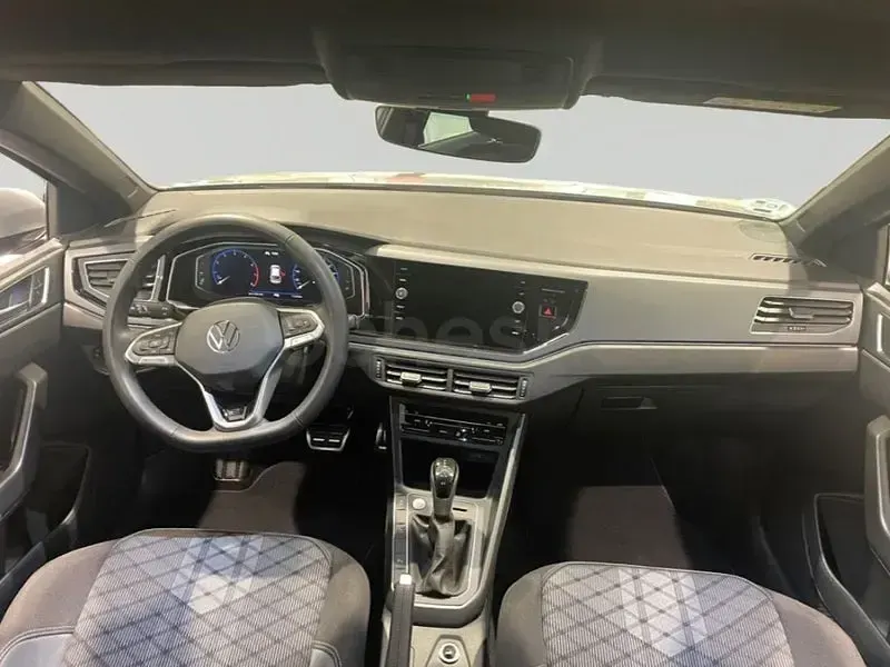 Usado VW Taigo R-line 116 CV (85 kW) 2025 Gris / plata SUV