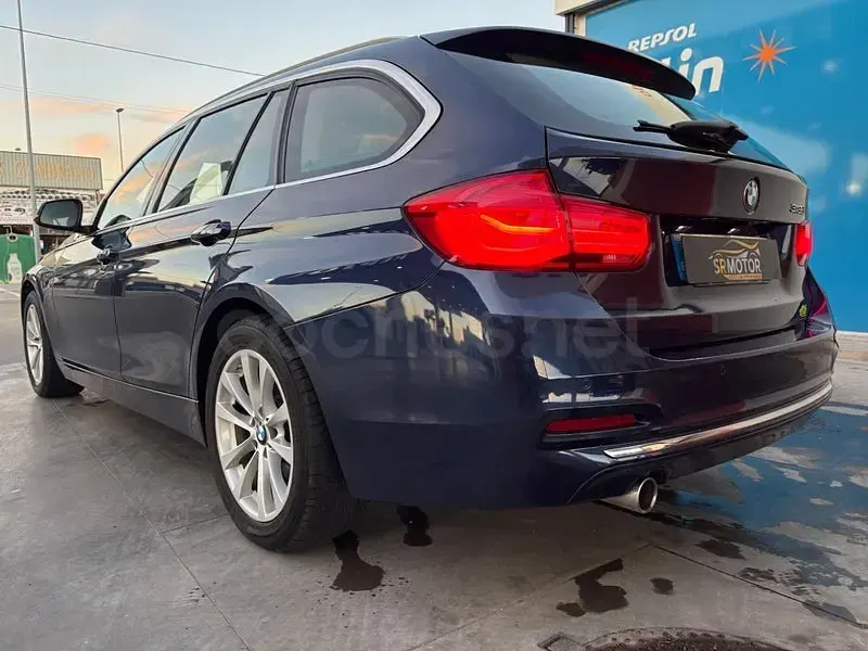 Usado BMW 318 Luxury Line 150 CV (110 kW) 2019 Azul Familiar