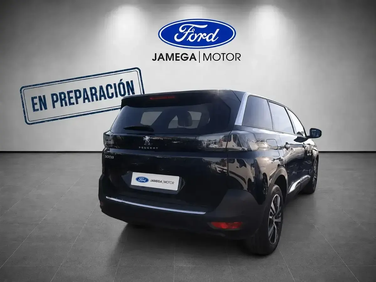 Usado Peugeot 5008 Allure 130 CV (95 kW) 2022 Negro SUV