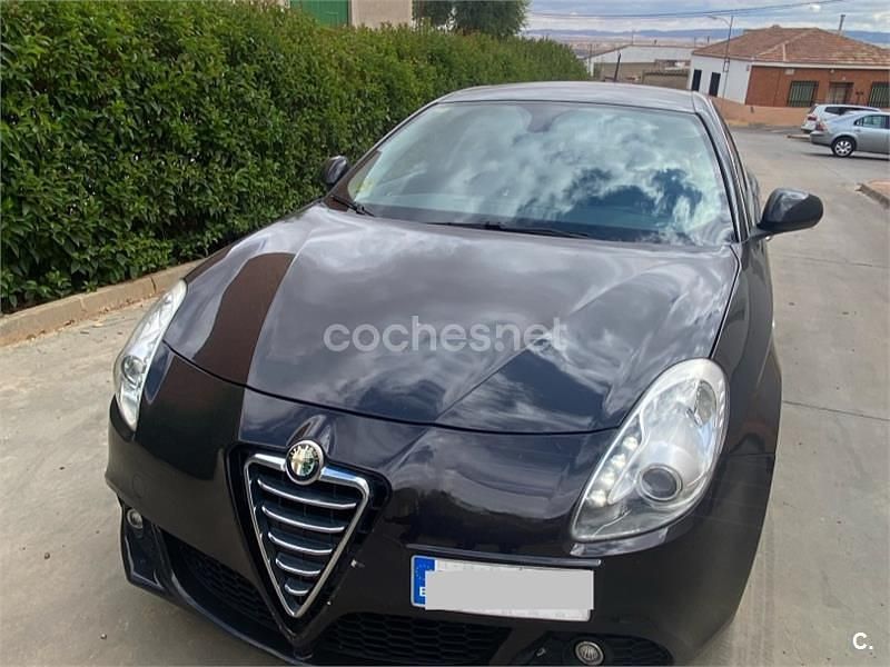 Negro Usado 2013 Alfa Romeo Giulietta Distinctive Berlina | 4900 € (Buen precio) - Imagen 1/4