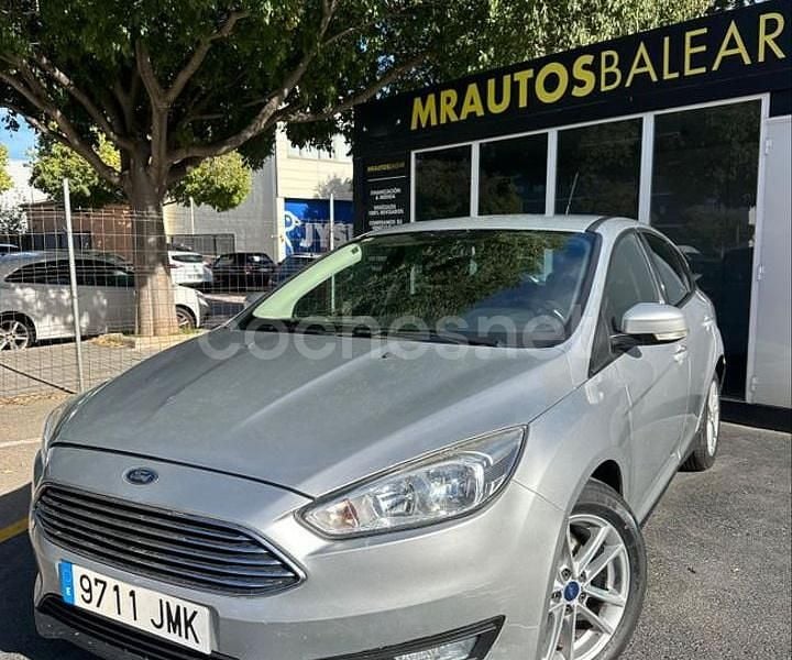 Gris / plata Usado 2016 Ford Focus Trend Berlina | 7990 € (Buen precio) - Imagen 1/4