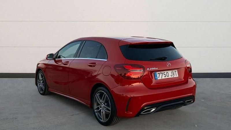 Usado Mercedes A220 AMG line 137 CV (100 kW) 2016 Rojo Berlina