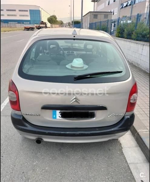 Usado Citroën Xsara Picasso 90 CV (66 kW) 2004 Beige Monovolumen