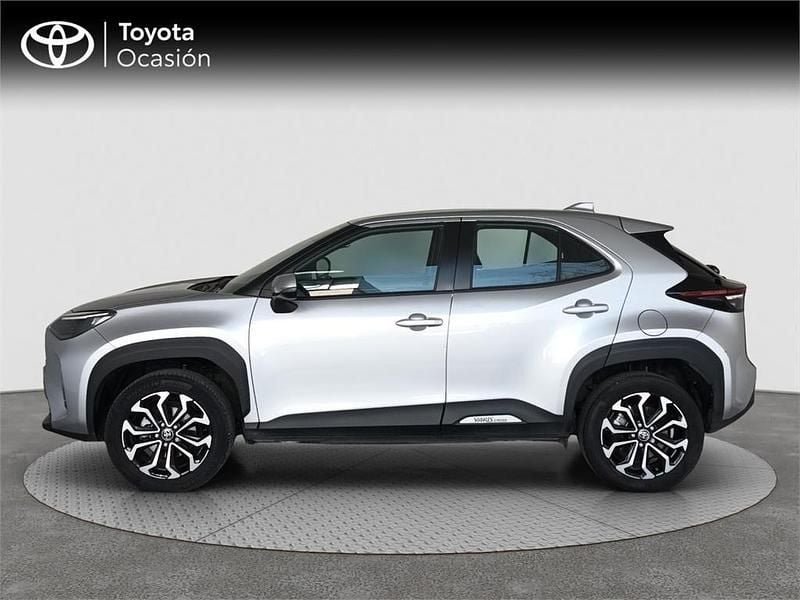 Usado Toyota Yaris Cross Active 116 CV (85 kW) 2022 Gris SUV