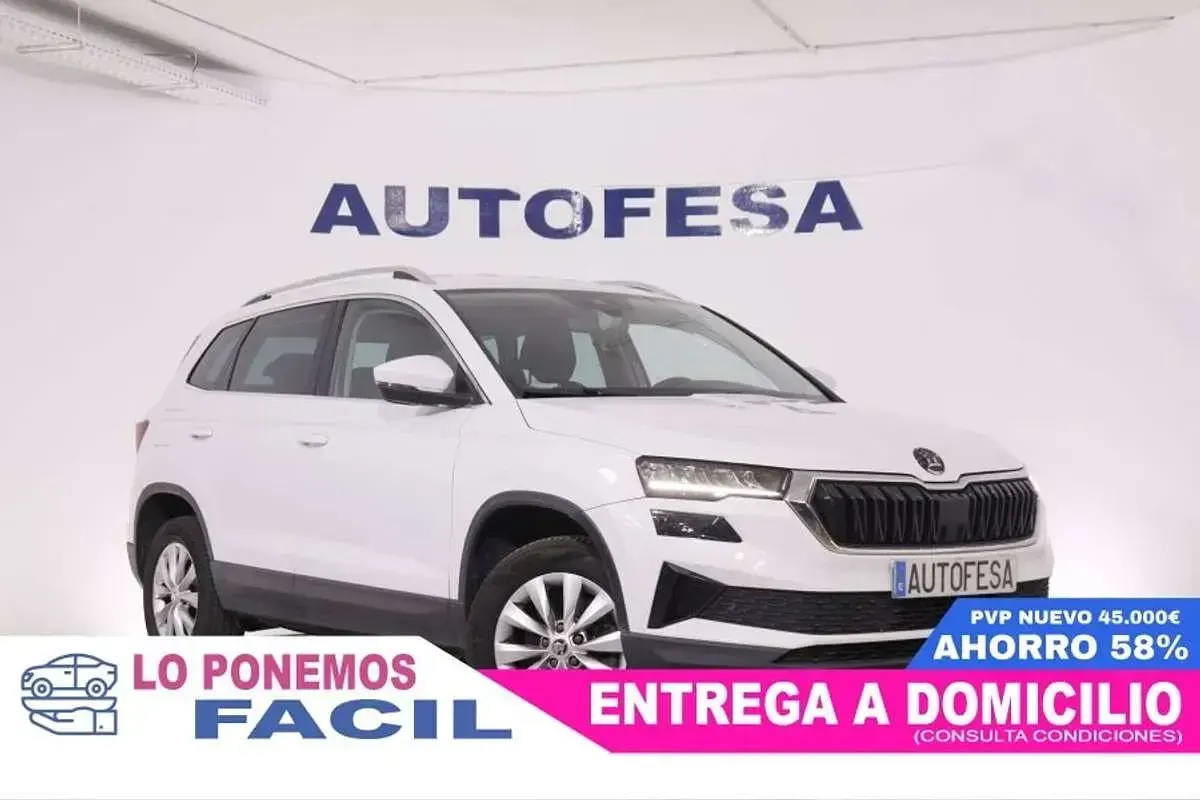 Usado Skoda Karoq Ambition 150 CV (110 kW) 2022 Blanco SUV