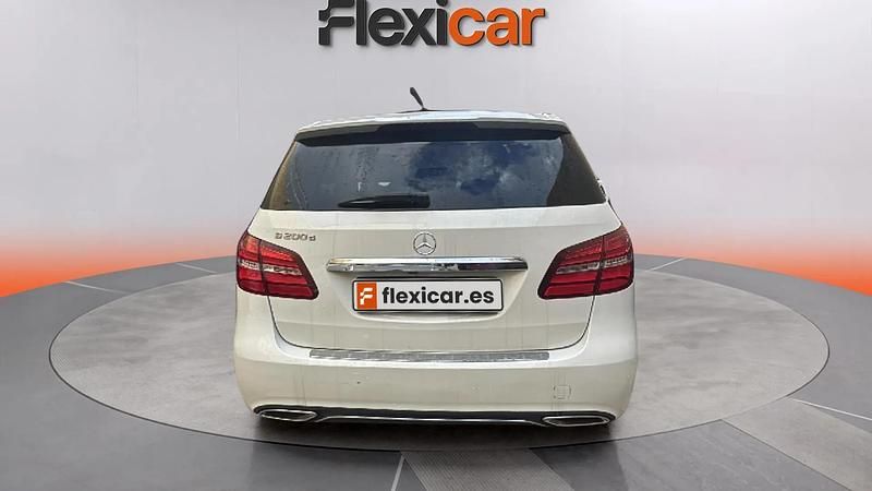Usado Mercedes B200 139 CV (102 kW) 2017 Negro Monovolumen