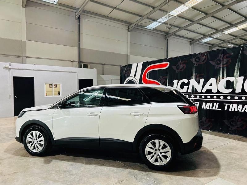 Usado Peugeot 3008 Active 130 CV (95 kW) 2022 Blanco SUV