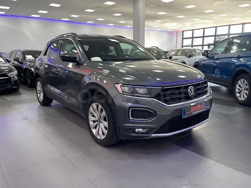 Usado VW T-Roc Edition 115 CV (84 kW) 2021 Gris / plata SUV