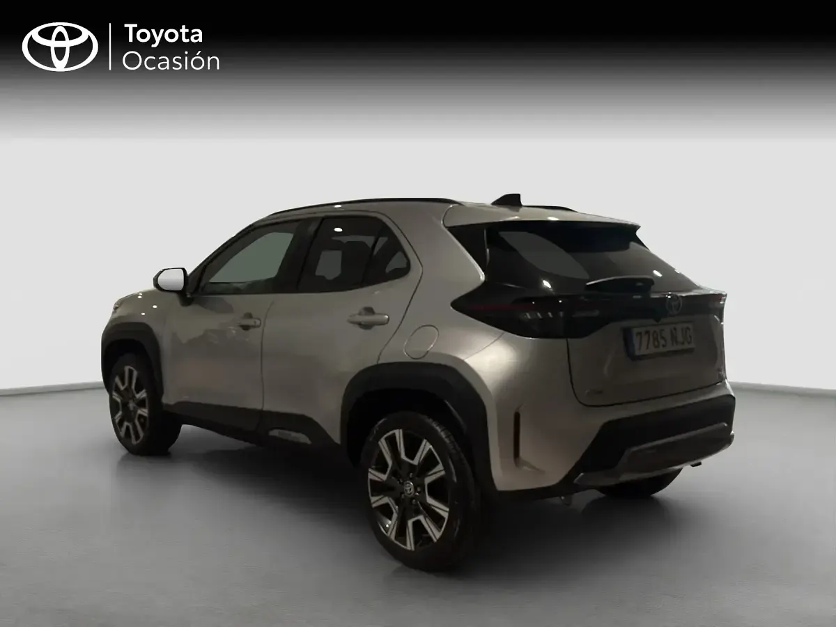 Usado Toyota Yaris Style 130 CV (95 kW) 2025 Gris Utilitario