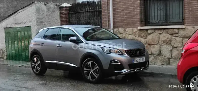 Usado Peugeot 3008 Allure 130 CV (95 kW) 2020 Gris / plata SUV