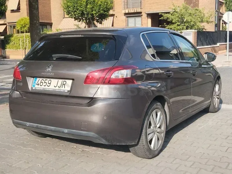 Usado Peugeot 308 Style 110 CV (80 kW) 2015 Beige Berlina