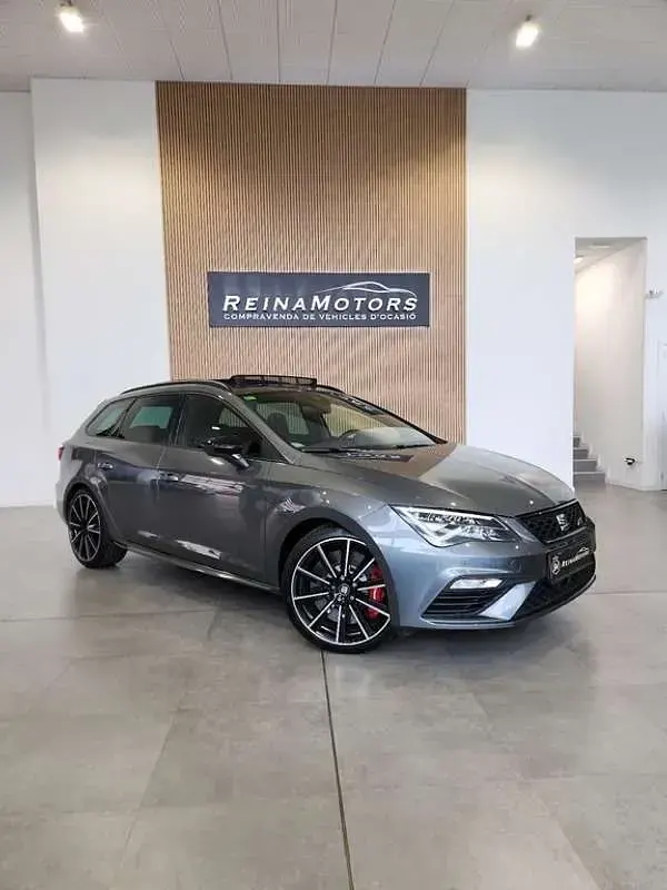 Usado Seat Leon ST 4Drive 300 CV (220 kW) 2018 Gris Familiar